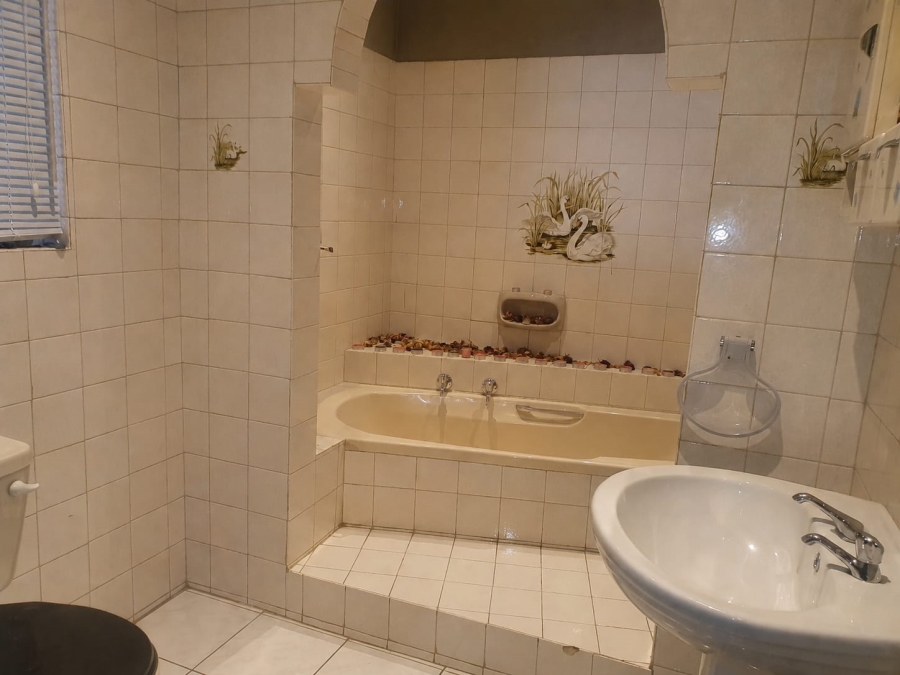4 Bedroom Property for Sale in Safari Gardens North West